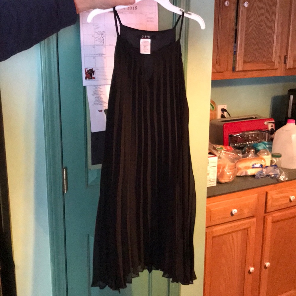 Size L pleated black dress!
